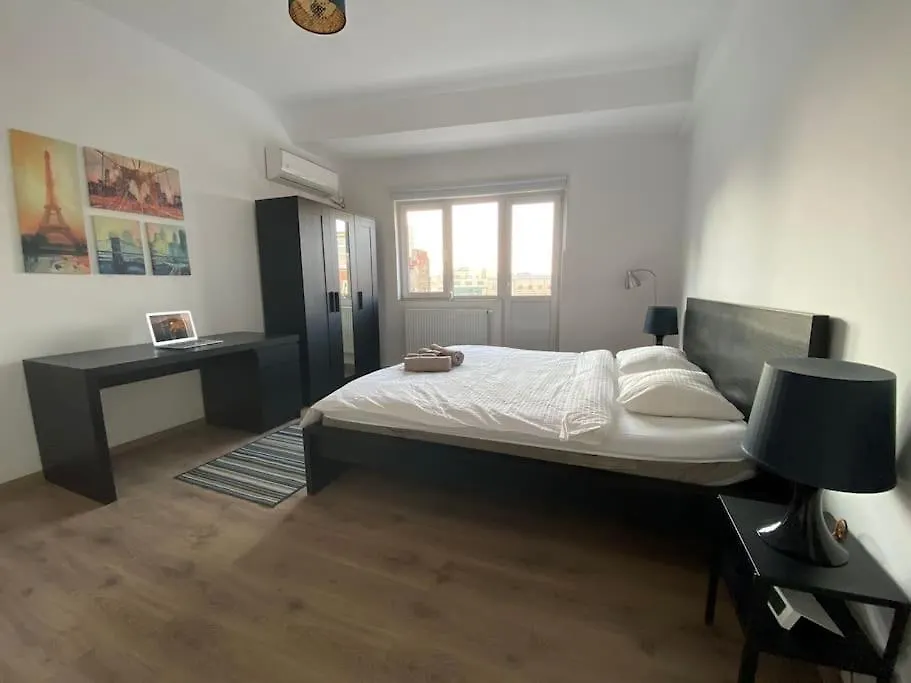 Gorgeous Apartment Near Old Town-1