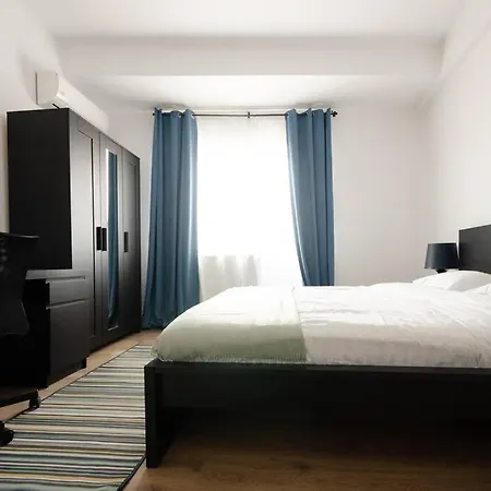 Gorgeous Apartment Near Old Town-2